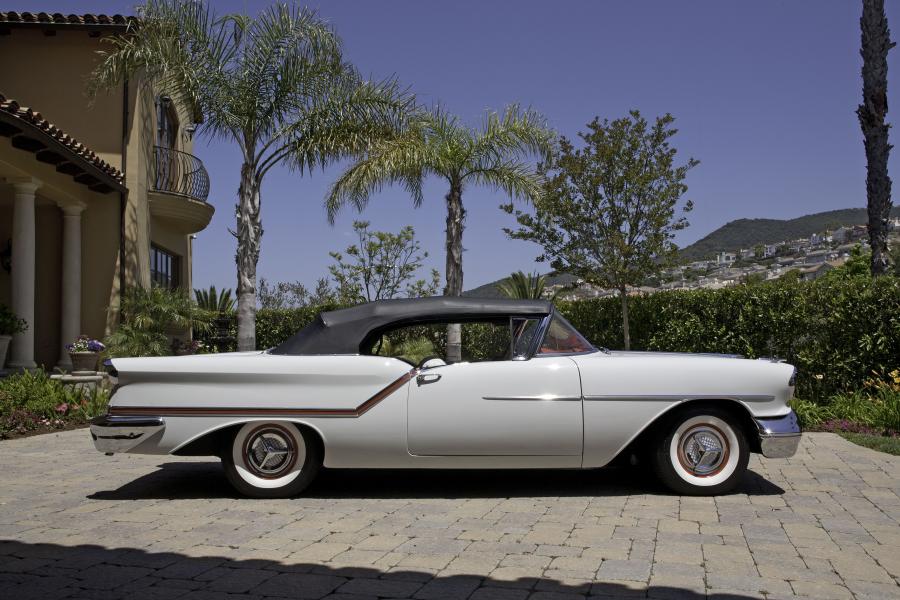  Oldsmobile 88 Convertible Coupe 1957 года  (фото 8 из 33)